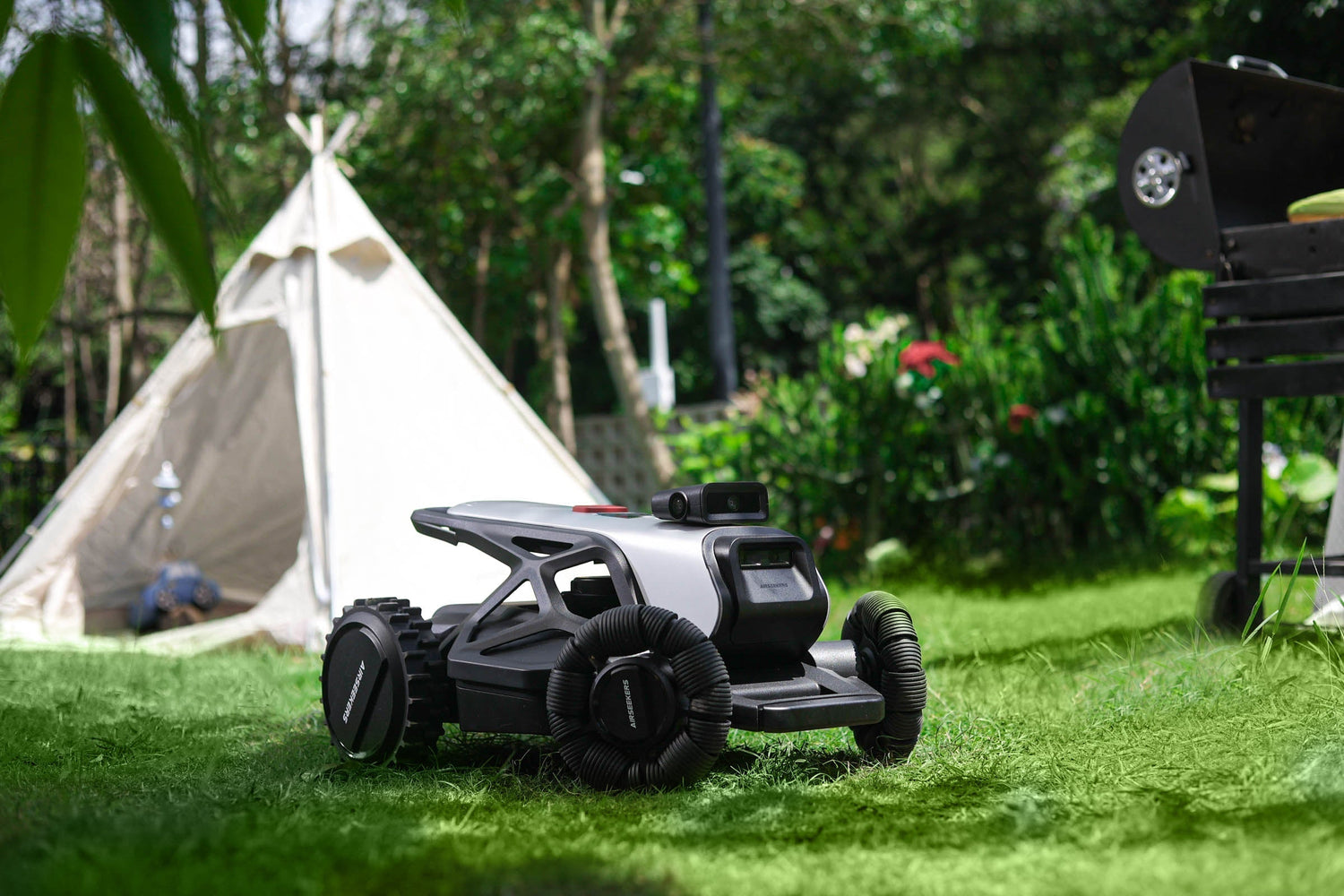 Airseekers TRON-ONE can free your hands from lawn maintenance tasks